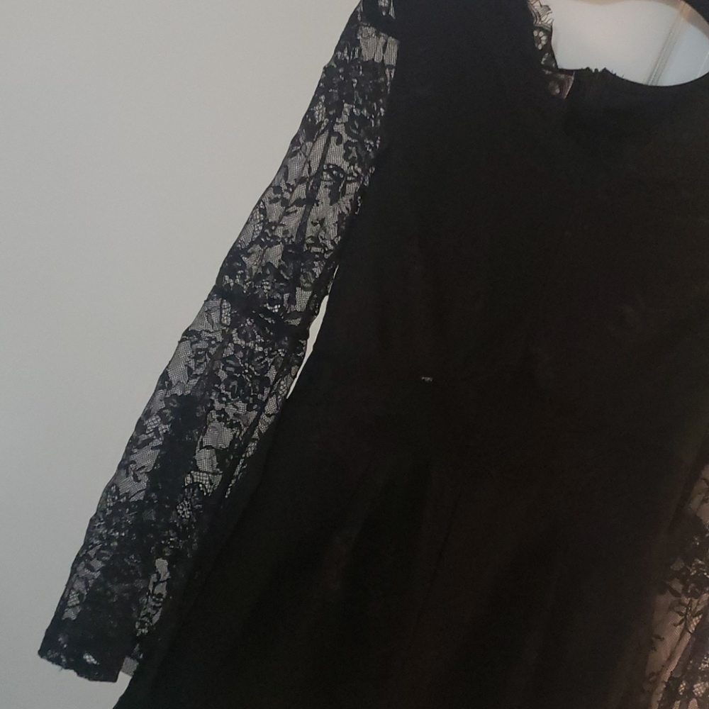 Lace romper - Picture 3 of 7